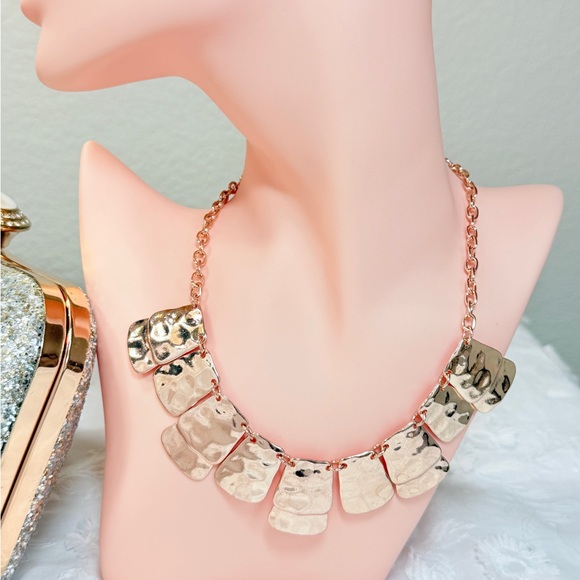 ⚜️ Elegant Rose Gold Necklace - Picture 5 of 6